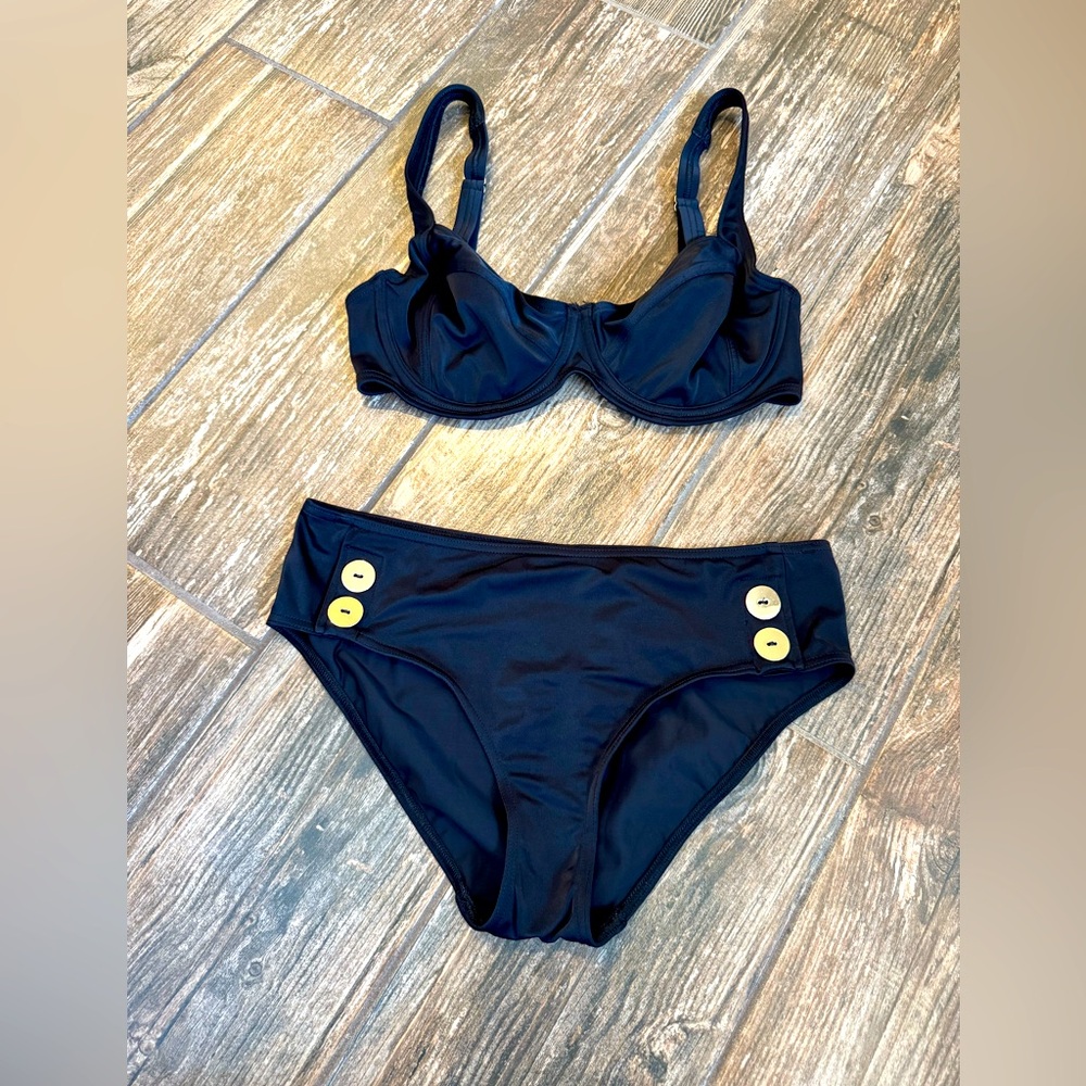 Lascana black and gold underwire bikini set. Bra top size 34D, bottoms size 4